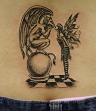 Татуировка на пояснице фея и статуя